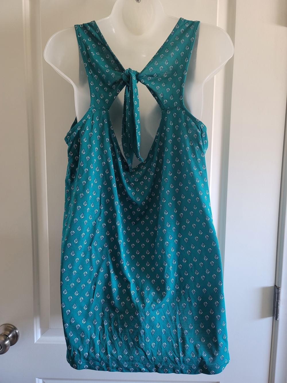 Old Navy Teal Floral Print Tank Top - Picture 3 of 11